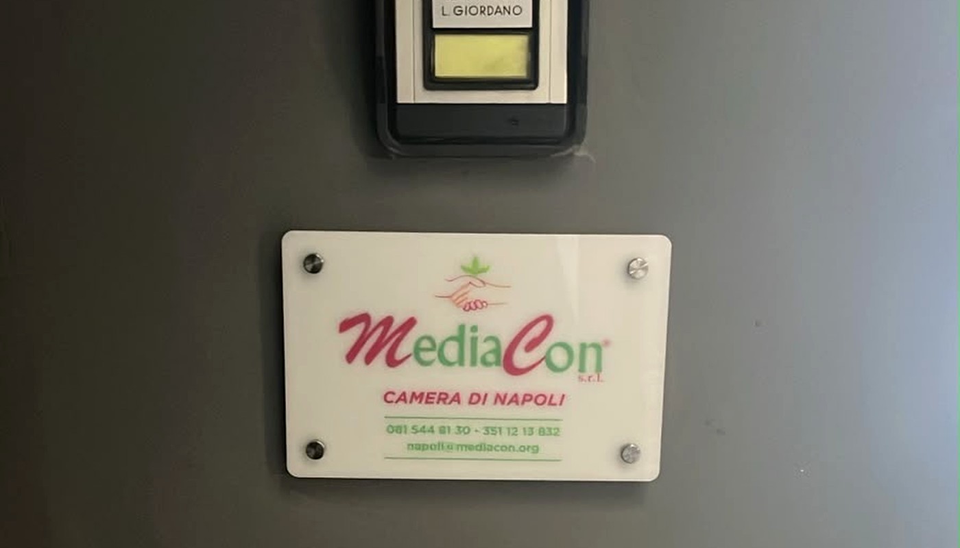 Ingresso della sede Mediacon di Napoli