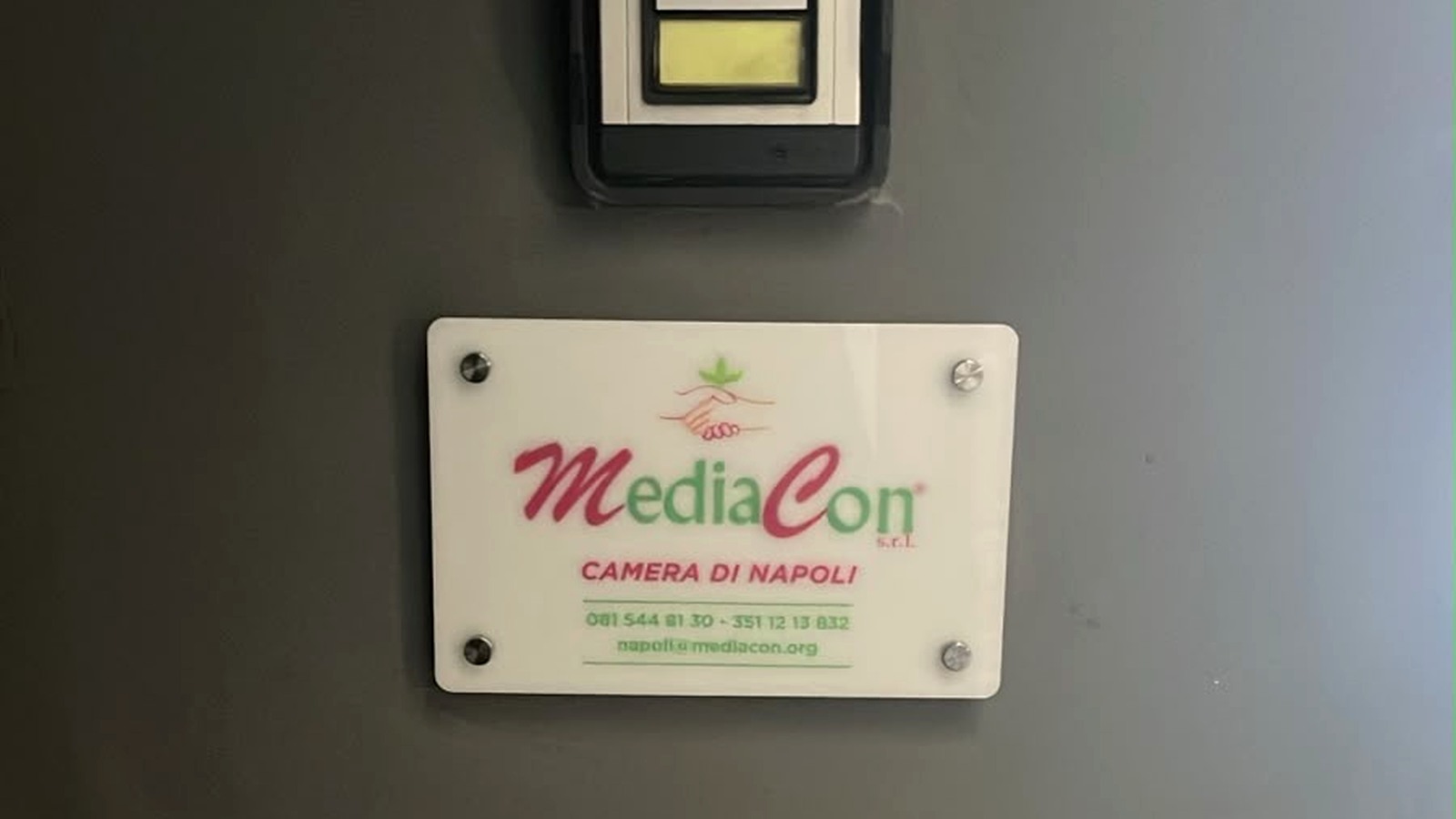 Ingresso della sede Mediacon di Napoli
